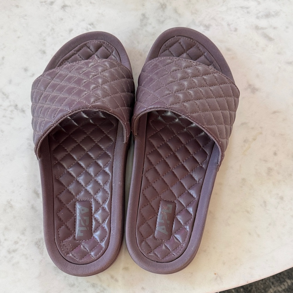 APL Quilted Mauve Slide Slippers